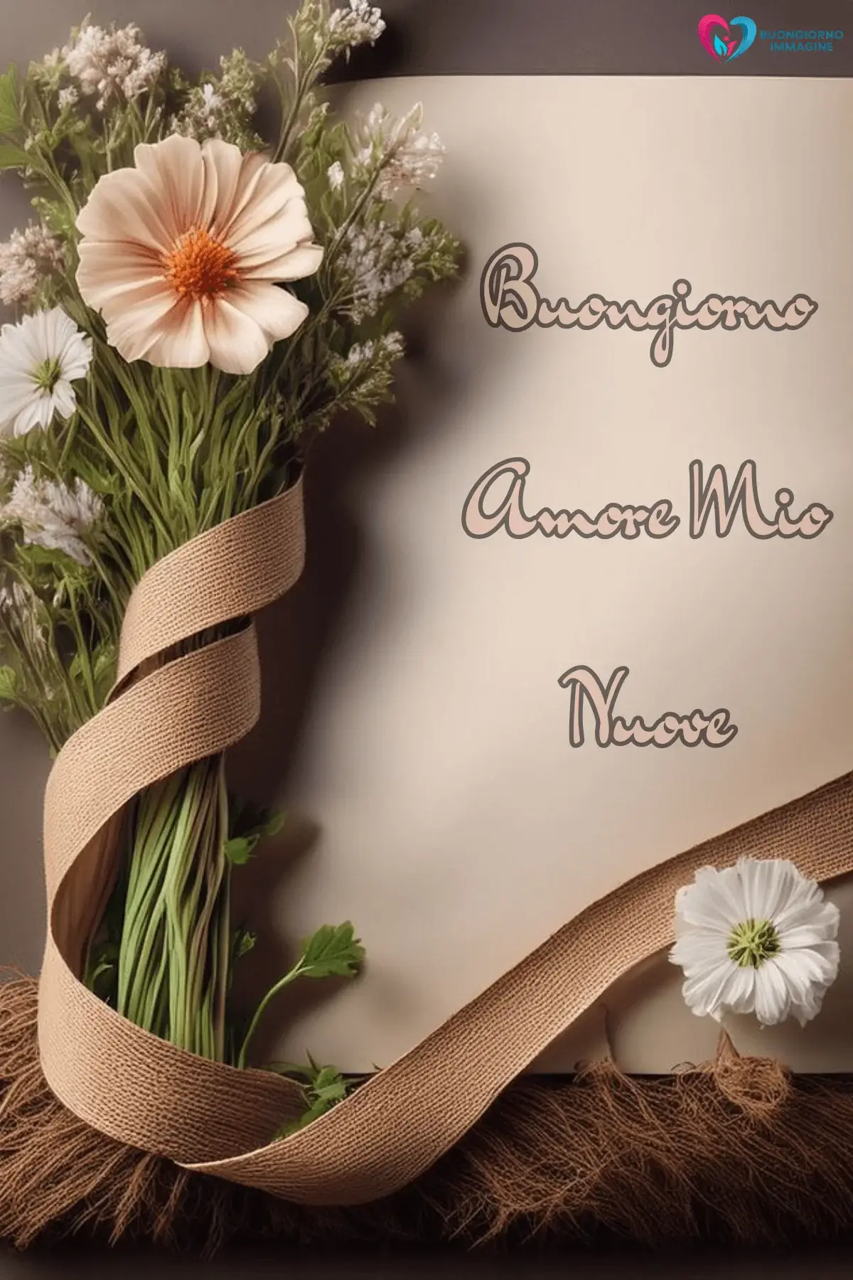 Buongiorno romantico con rose rosse e caffè