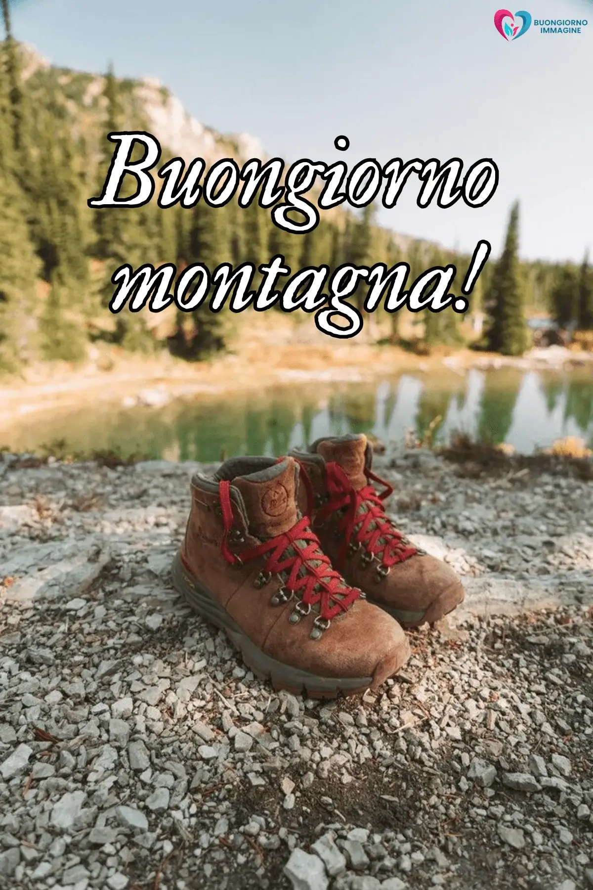 nuove immagini buongiorno estivo scarponi trekking montagna lago rocce