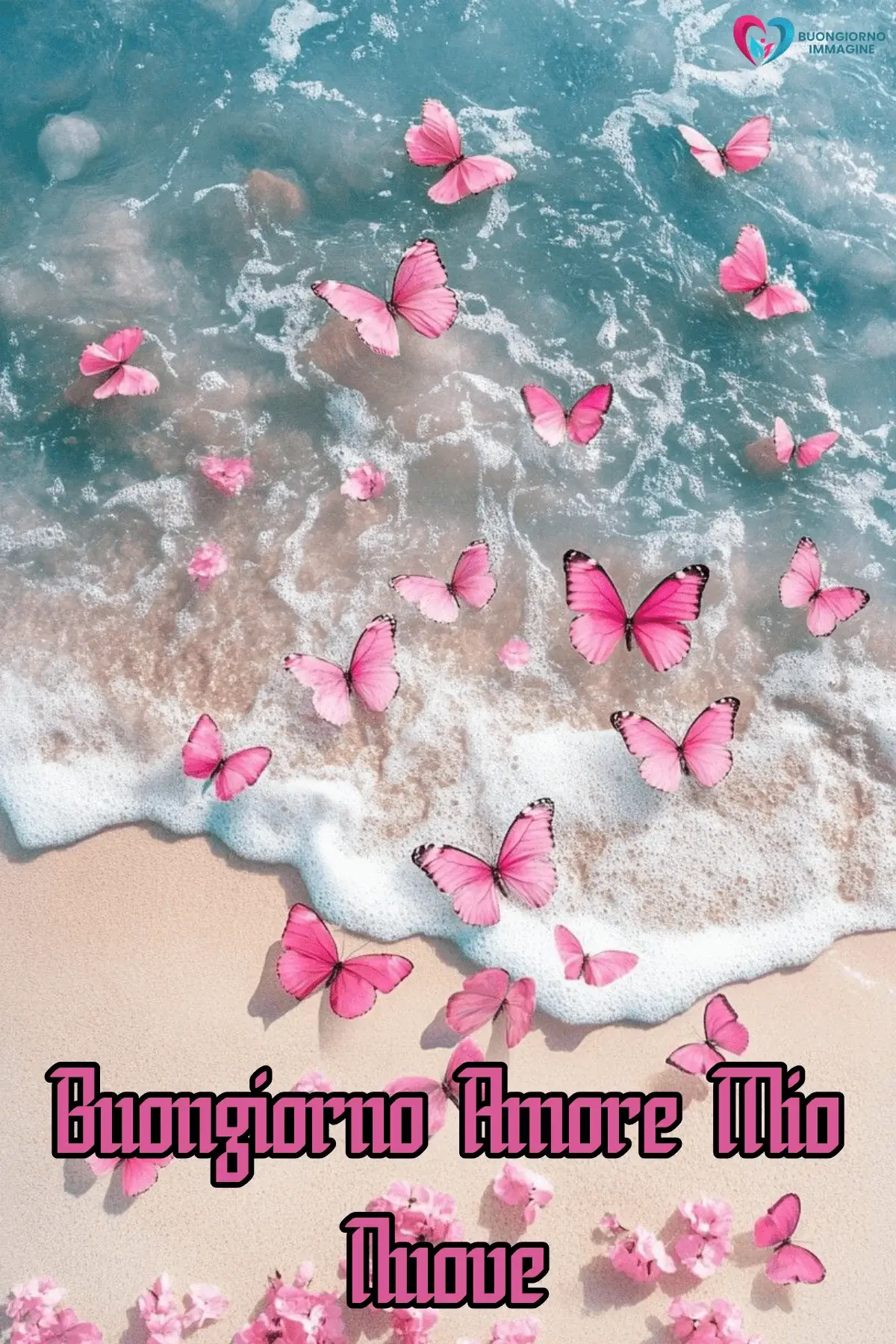 Buongiorno con farfalle rosa sulla spiaggia