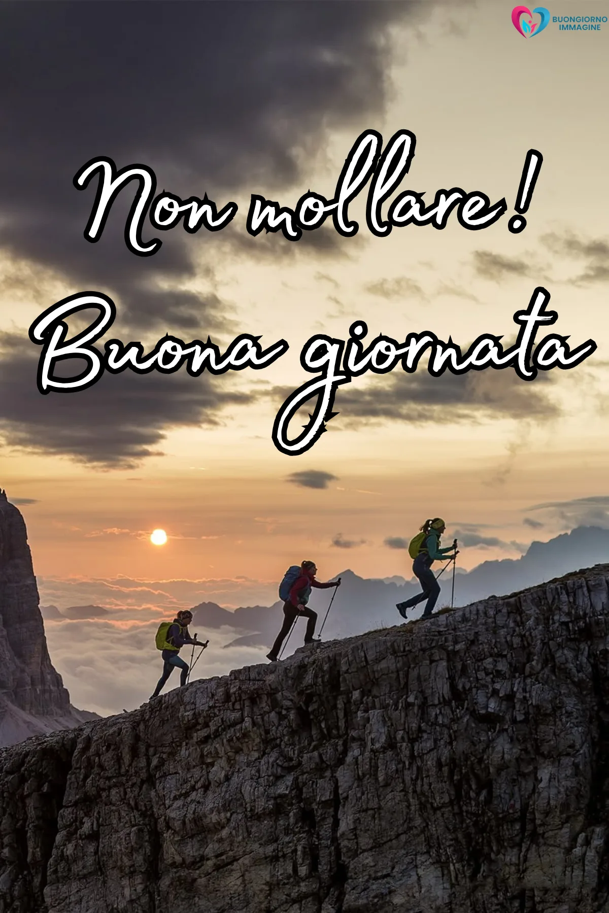 buona giornata gratis whatsapp con cielo azzurro e nuvole rosa
