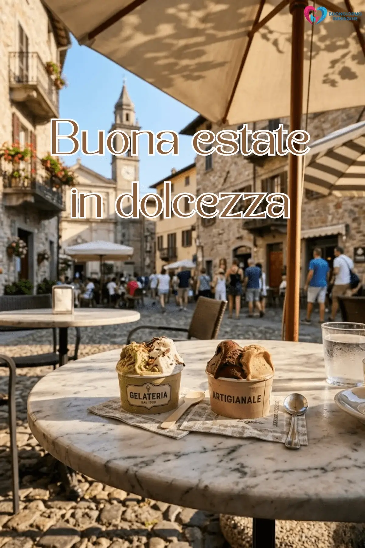 buongiorno estate whatsapp con piazza storica e bicchieri allegri