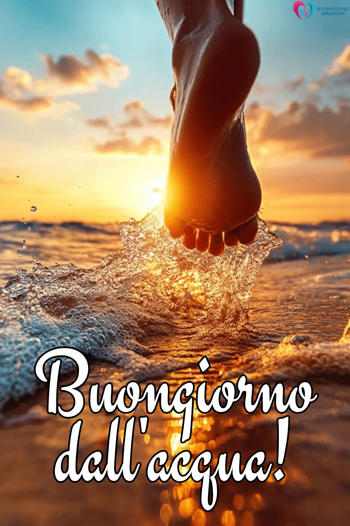 buongiorno estivo allegro con piede onde schiuma tramonto spiaggia
