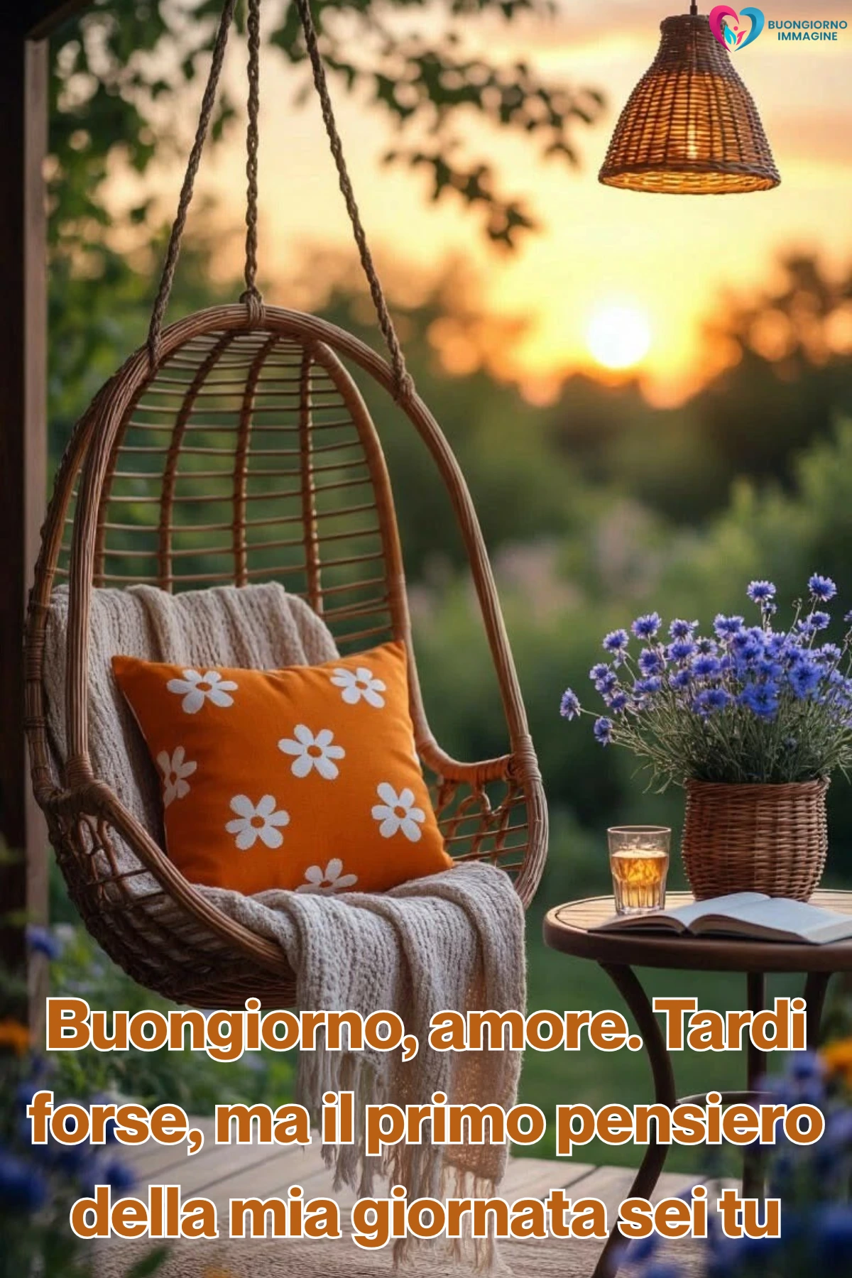 buongiorno in ritardo assonnato tardi con gatto assonnato e cuscini