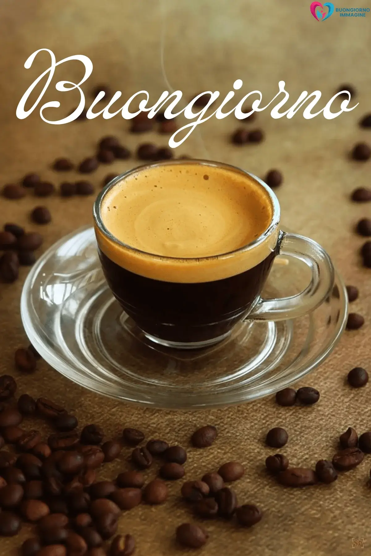 immagini breakfast italiano con cappuccino e cornetto