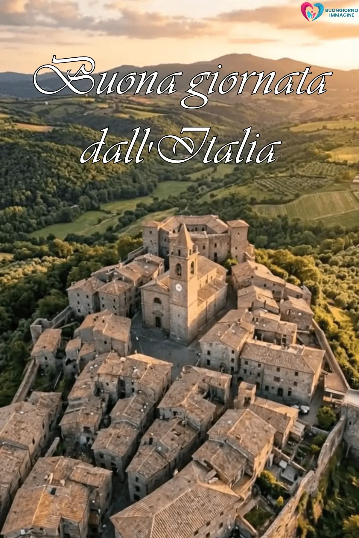 immagini buongiorno dalla Toscana con vigneti e colline