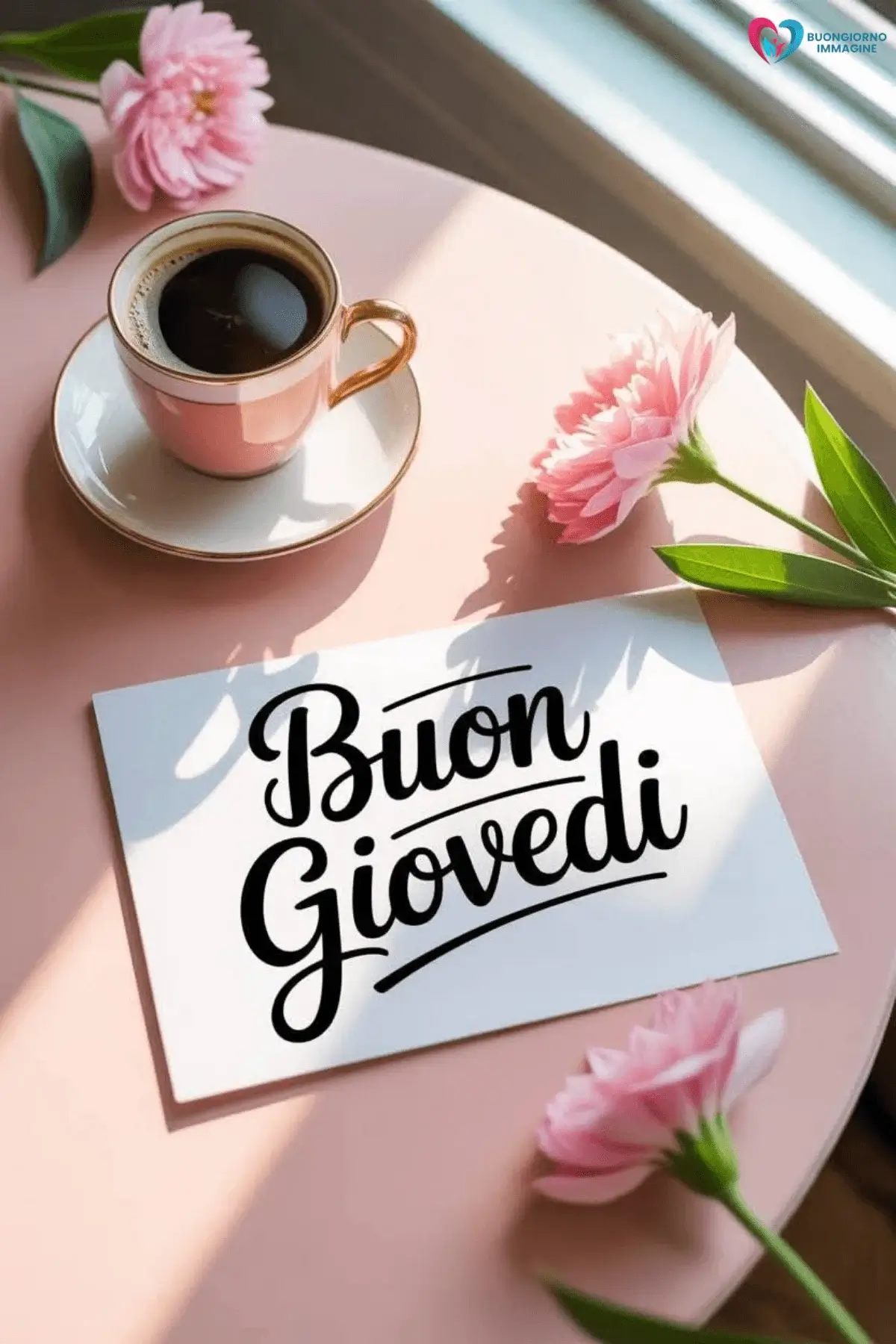 immagini buongiorno giovedì con luce naturale calda