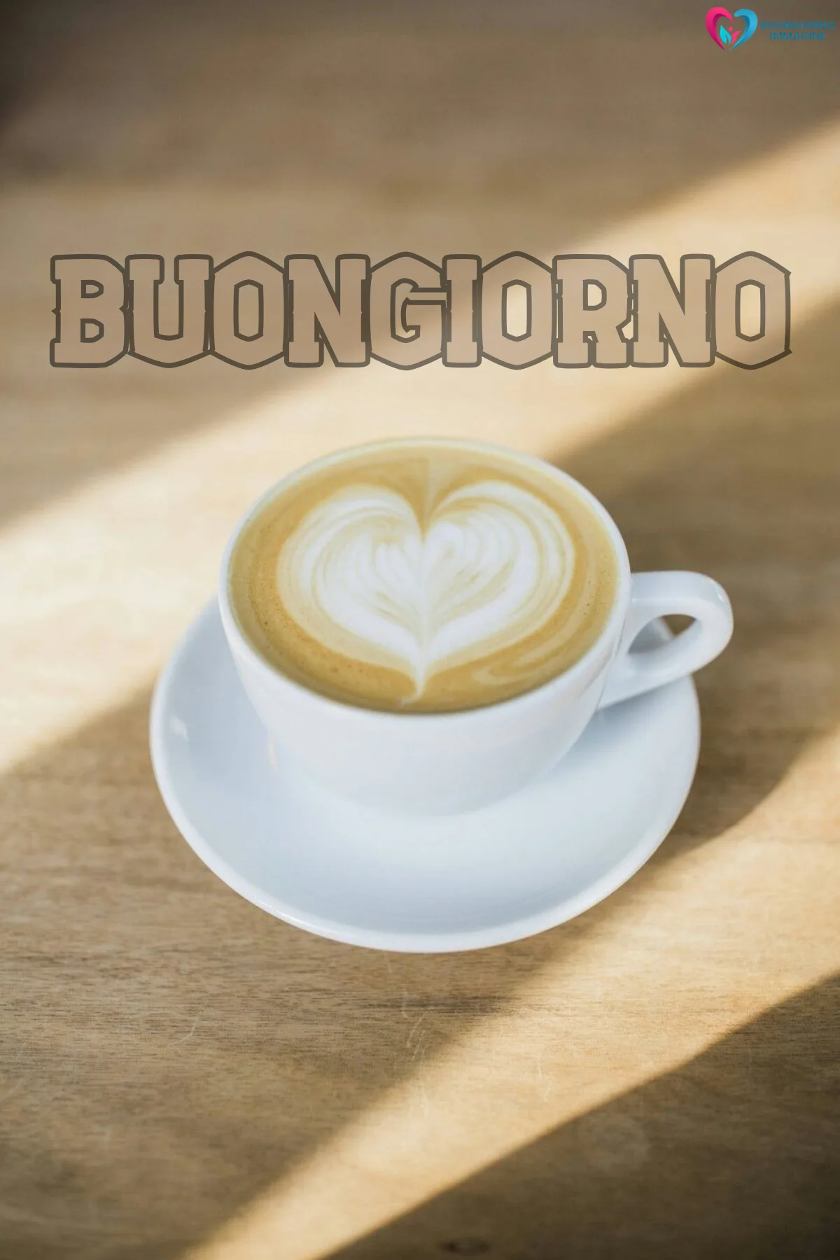 buongiorno gratis whatsapp con montagne e nebbia leggera
