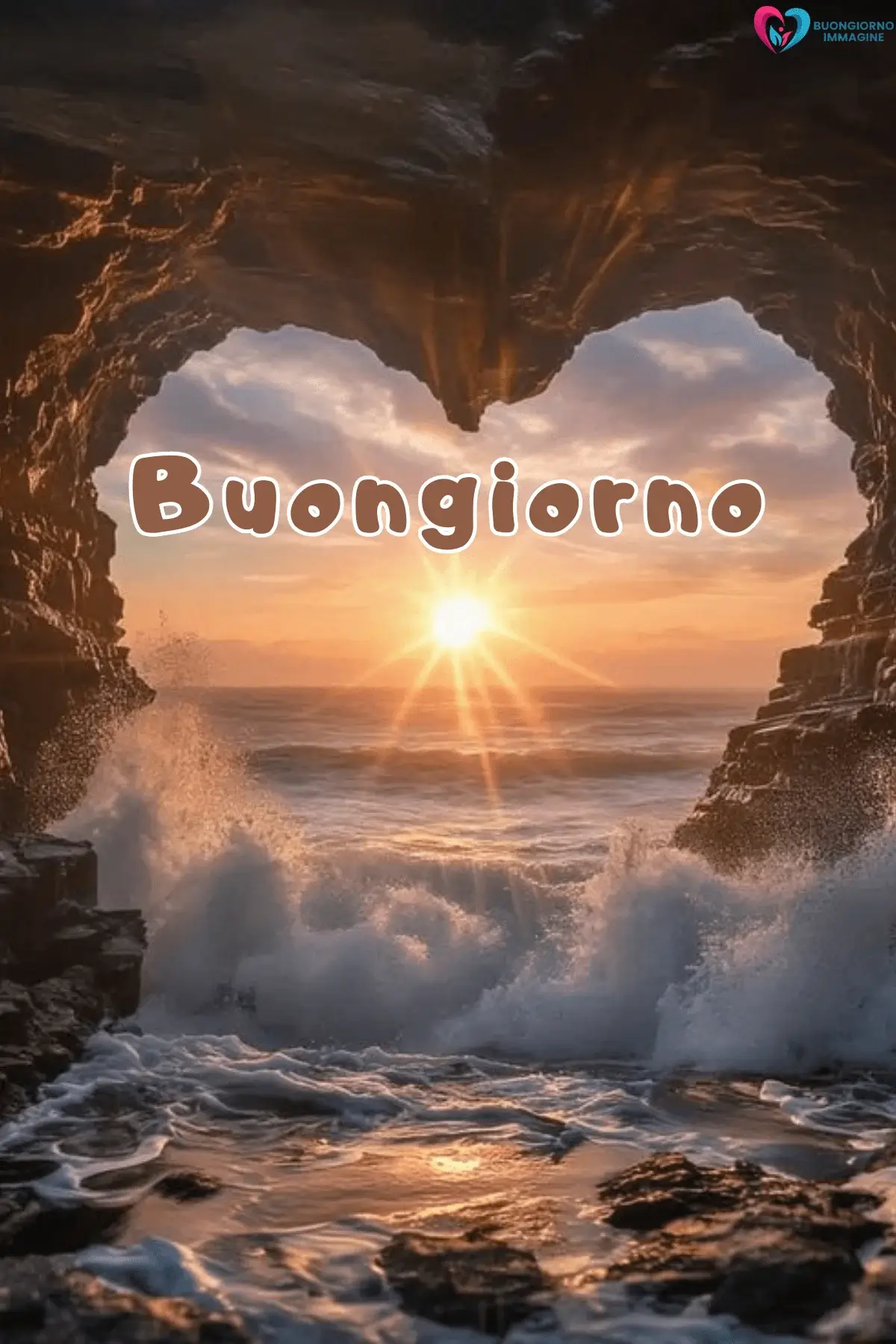 Grotta a forma di cuore con onde e tramonto sul mare, buongiorno cuore, immagini gratis per WhatsApp