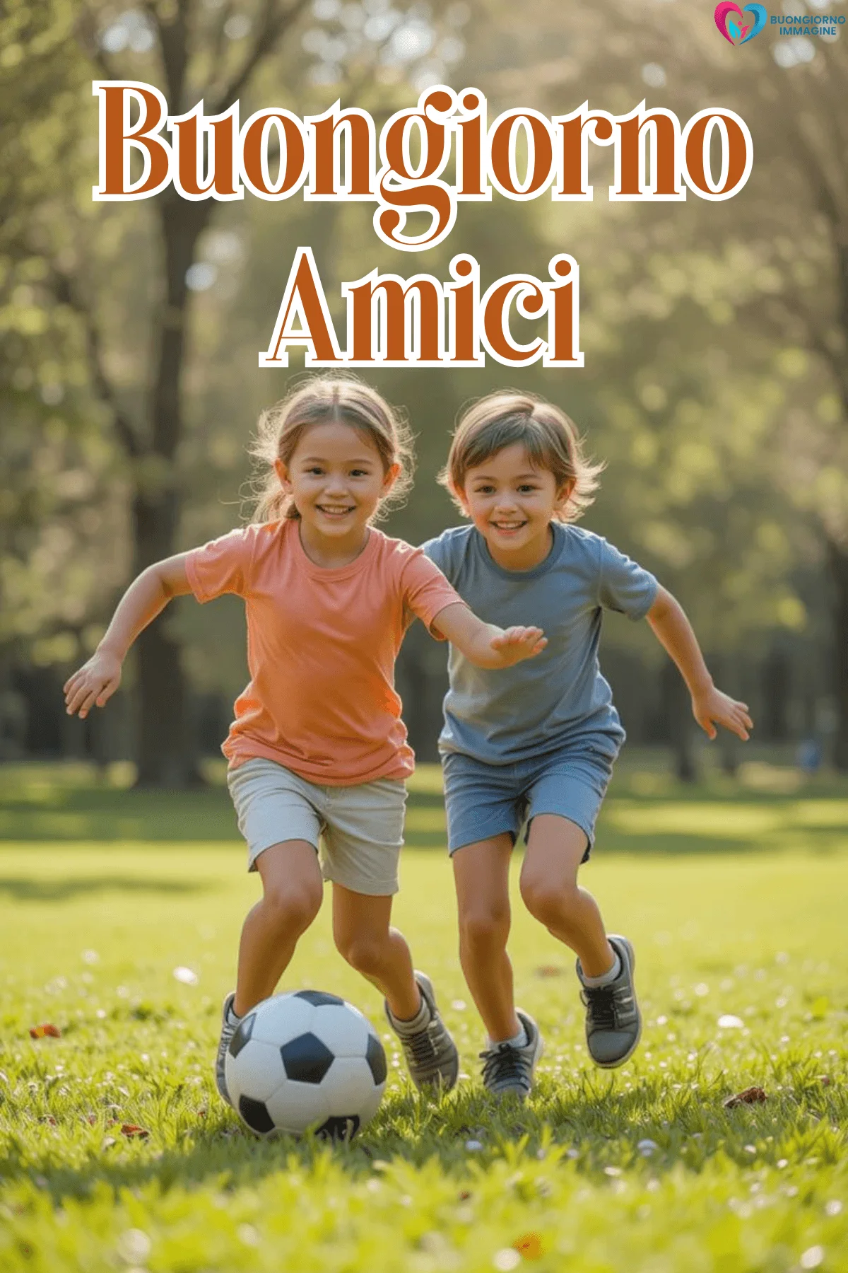 Bambini che giocano a calcio nel parco, buongiorno amici immagini gratis per WhatsApp