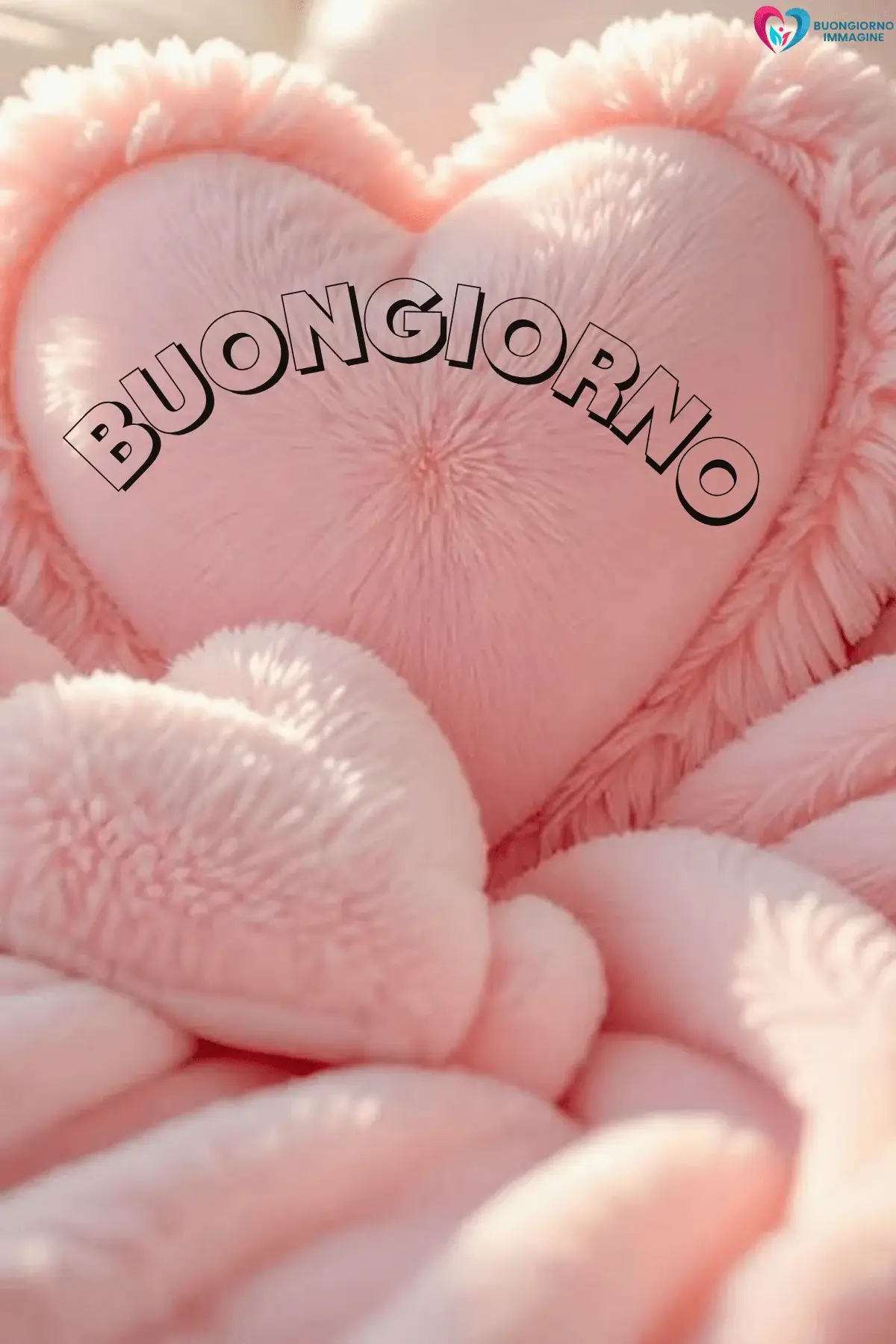 Cuori rosa soffici e peluche con scritta Buongiorno, buongiorno cuore immagini gratis per WhatsApp