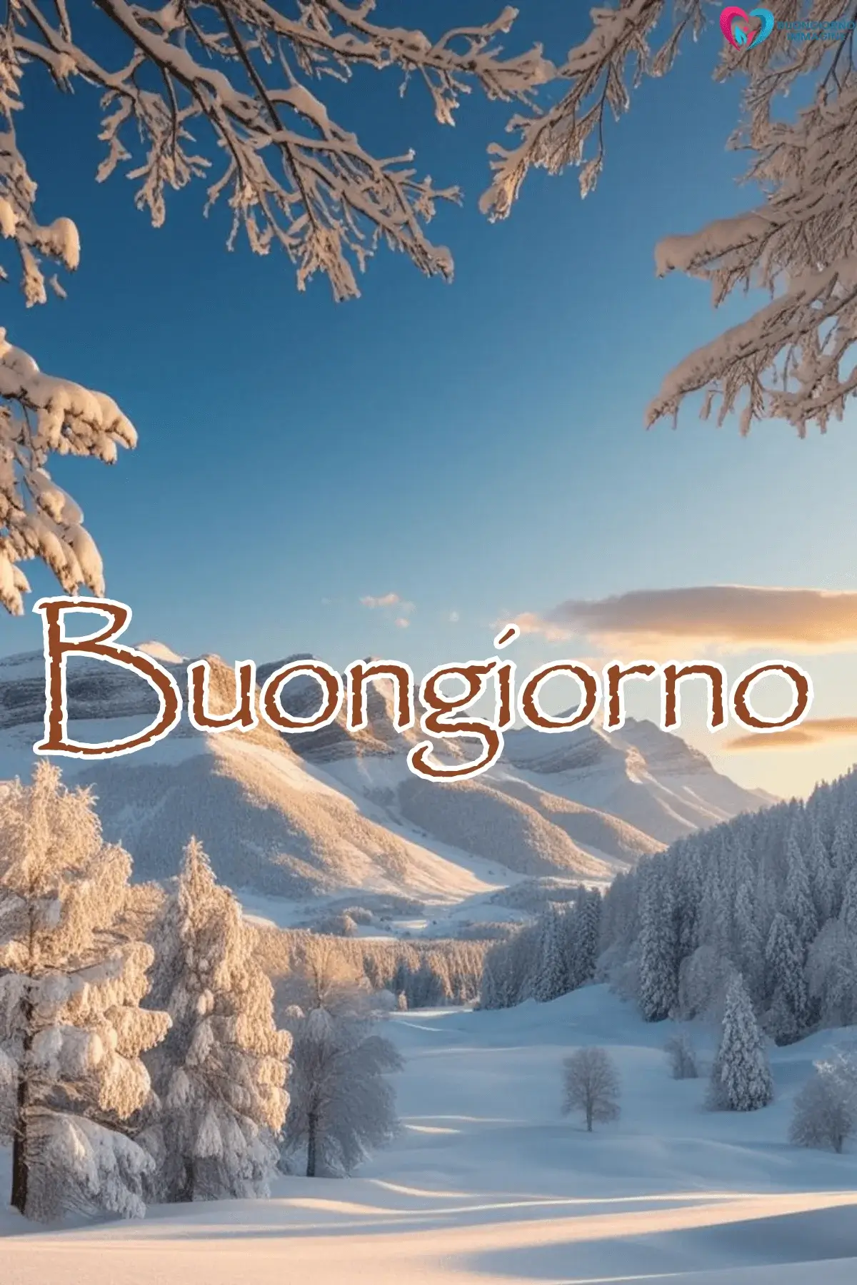 Paesaggio invernale innevato con montagne e cielo azzurro, buongiorno invernale immagini gratis per WhatsApp