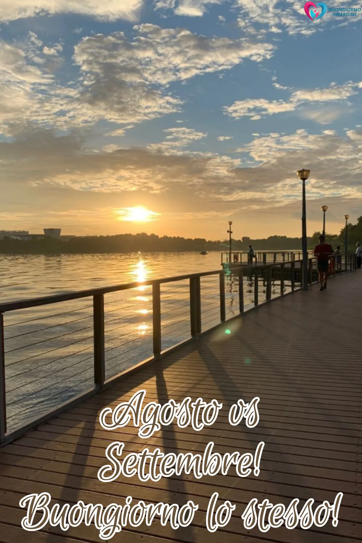 immagini buon settembre simpatico - passerella romantica tramonto agosto - immagini nuove gratis per WhatsApp