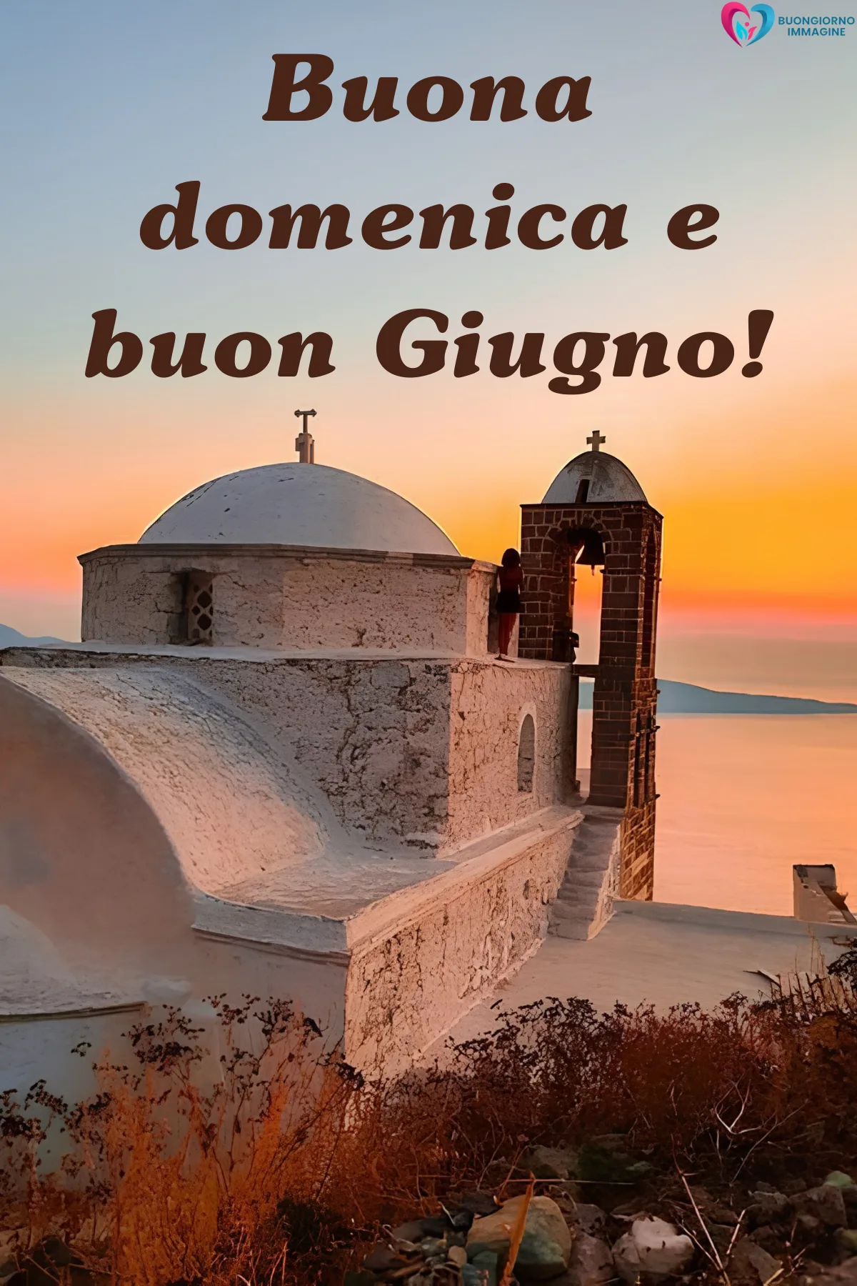buona domenica di giugno immagini con mare e alba dorata