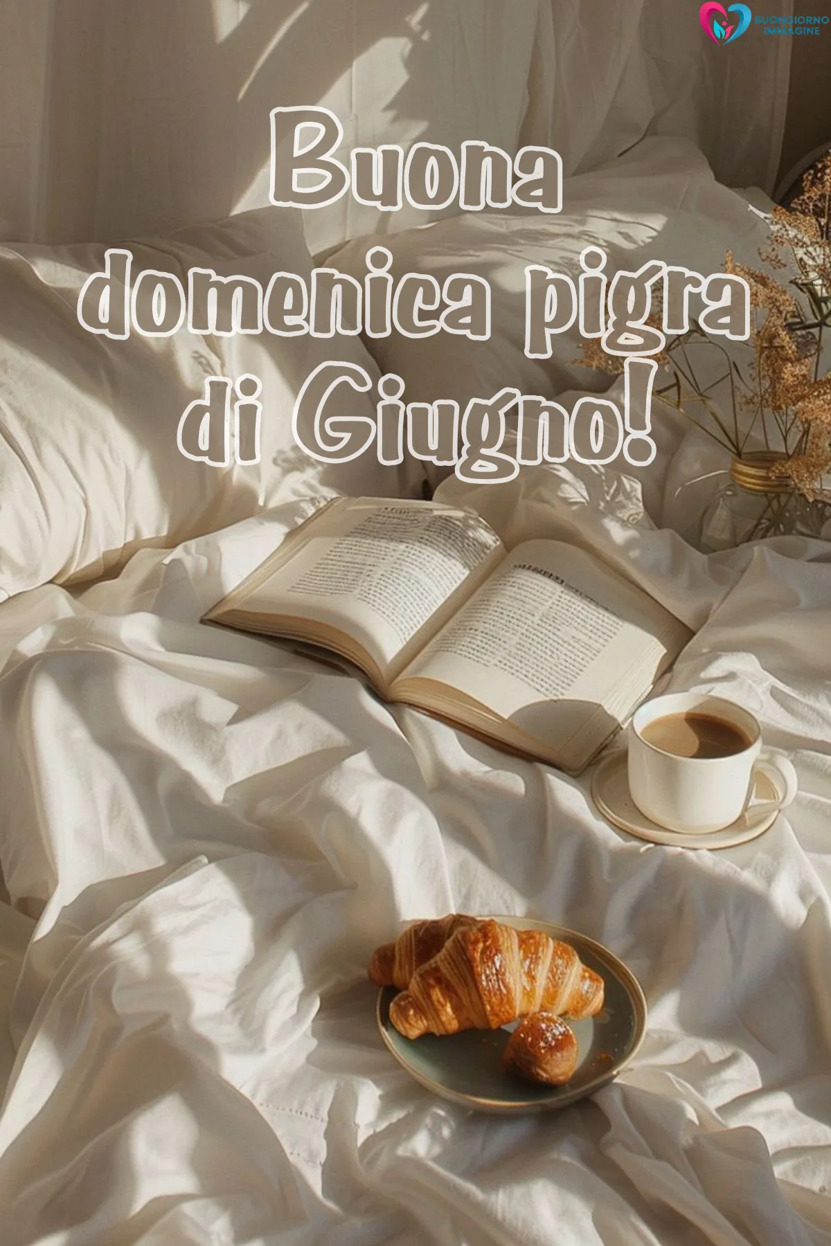 buona domenica di giugno immagini con montagne e nebbia leggera
