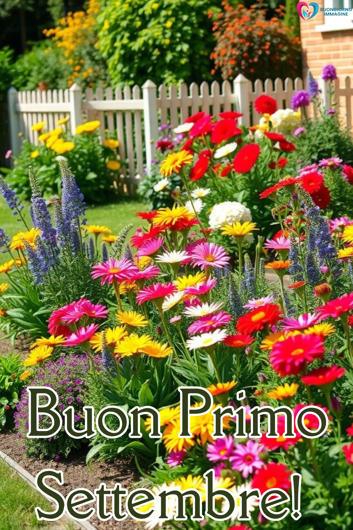 giardino colorato pieno di fiori con recinzione bianca - buongiornoimmagine.it - settembre 2026