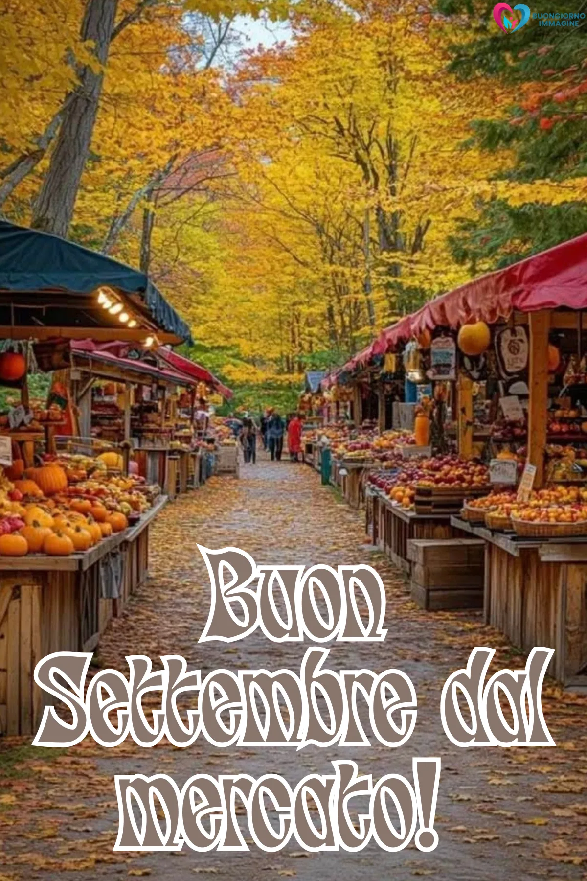 mercato autunnale con zucche frutta alberi gialli colorati - buongiornoimmagine.it - settembre 2026