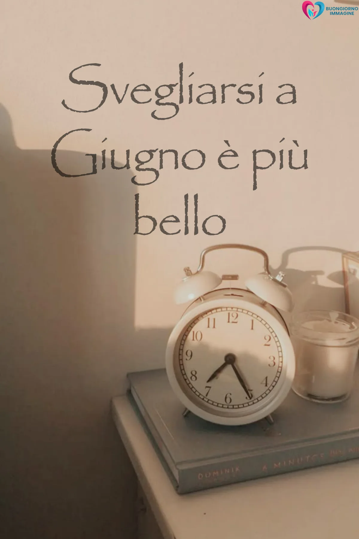 buongiorno buon primo giugno immagini con tazza cappuccino e croissant