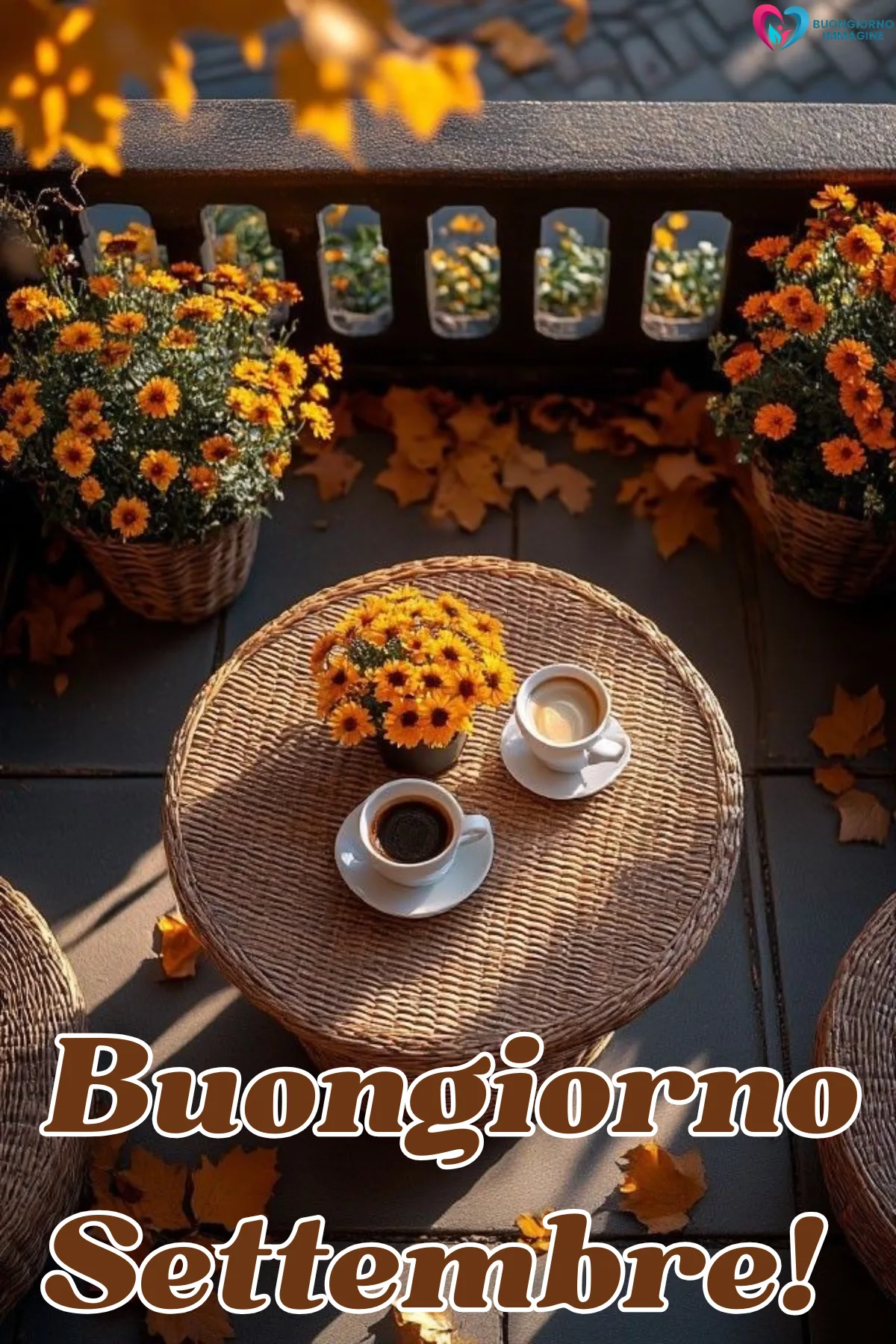 tavolino vimini con due caffè fiori arancioni autunnali - buongiornoimmagine.it - settembre 2026