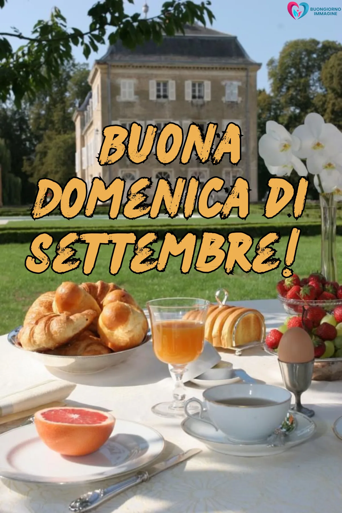 buon settembre - colazione elegante all'aperto con villa e croissant - immagini nuove gratis per WhatsApp