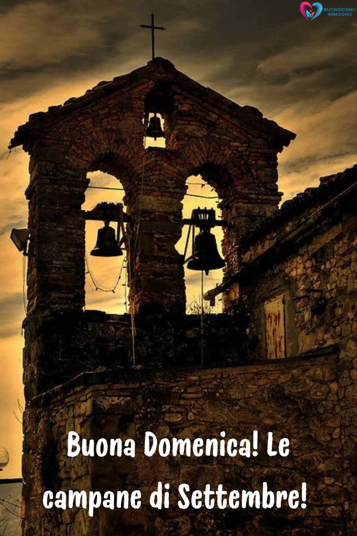 buon settembre - campanile antico in pietra con campane cielo dorato - immagini nuove gratis per WhatsApp