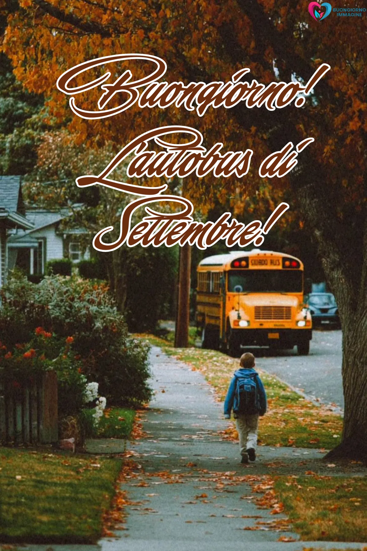 buon settembre - bambino con zaino cammina verso scuolabus giallo autunnale - immagini nuove gratis per WhatsApp